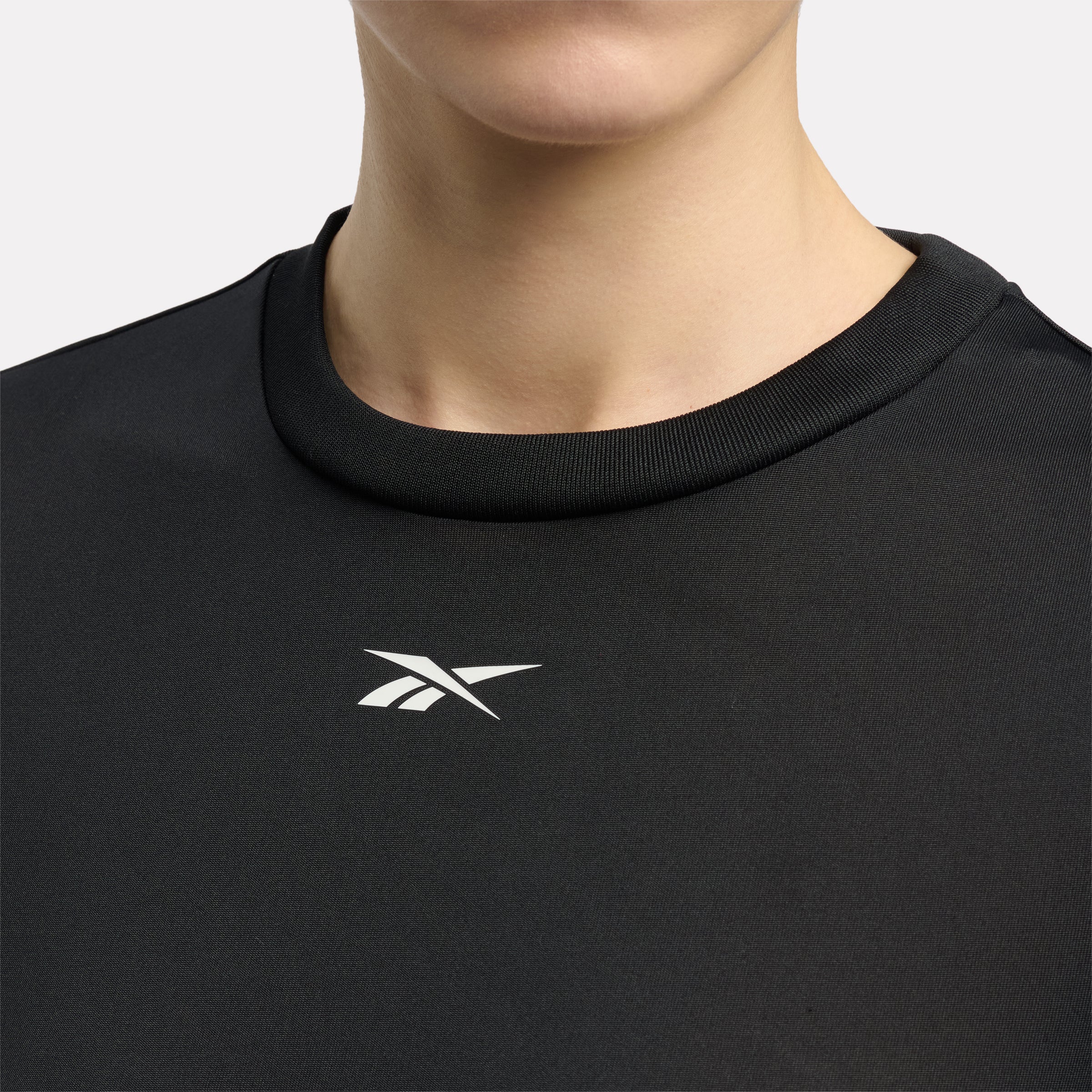 ID Train Cropped T-Shirt - Image 4